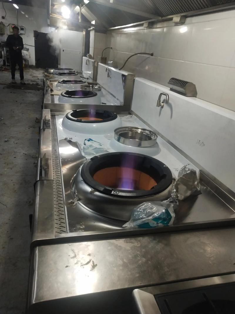 商用廚房設(shè)備 #廚房排煙 艾普廚具歡迎您的來(lái)電.13593