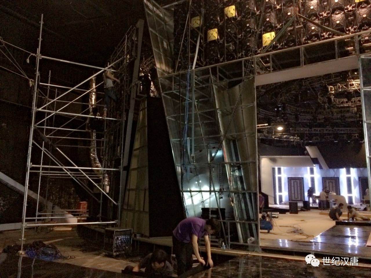 舞臺需要的，不只是裝臺人——從《裝臺》看演出公司禮儀服務的價值